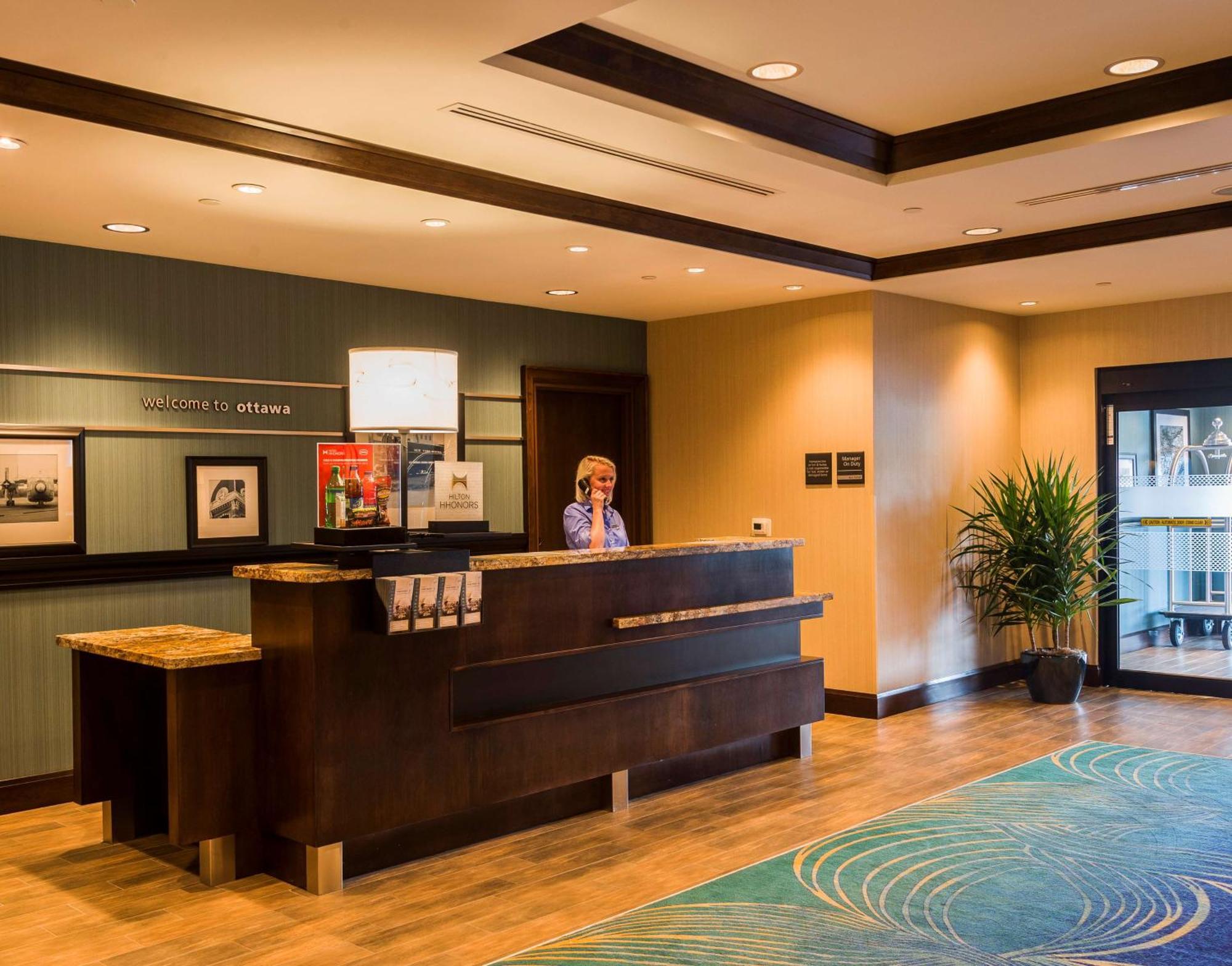 Hampton Inn By Hilton Ottawa Airport Eksteriør bilde